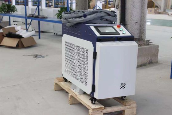 Raycus 1500W 2000W 3000W Handheld Laser Welding Machine con sistema di controllo user-friendly