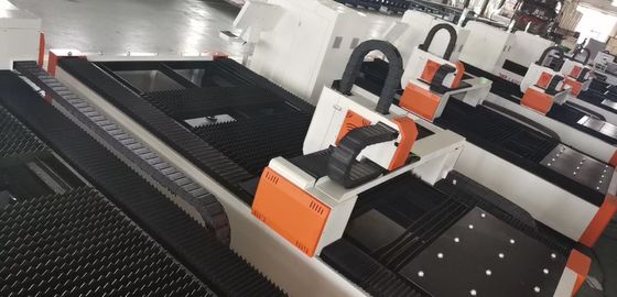 1500*3000 mm HIWIN 3 assi Configurazione Fibra Laser Cutting Machine con 3000W di uscita