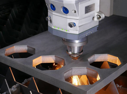 Macchina di taglio laser a fibra di ferro da 3 kW a 6 kW a velocità di taglio 0-100 m/min