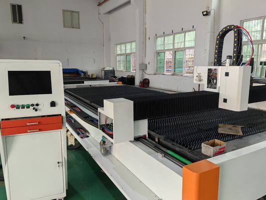 Alta produttività 3015 Fibre Laser Cutter per taglio di lamiere metalliche spessore 0-30mm
